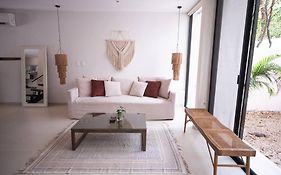 Luxury Sunny Villa - Fast Wifi & Great Location